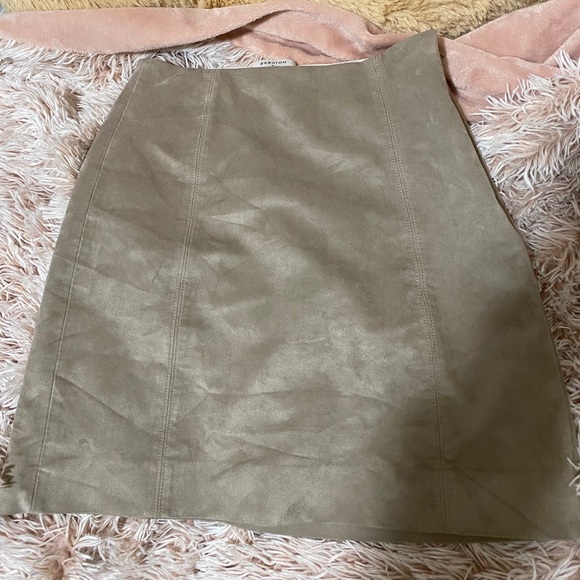Babaton hopper suede tan skirt - Picture 2 of 4